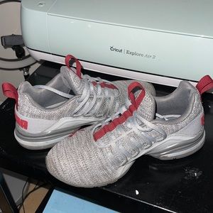 Pua sneakers axelion